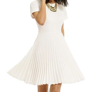 White pleated dress like new